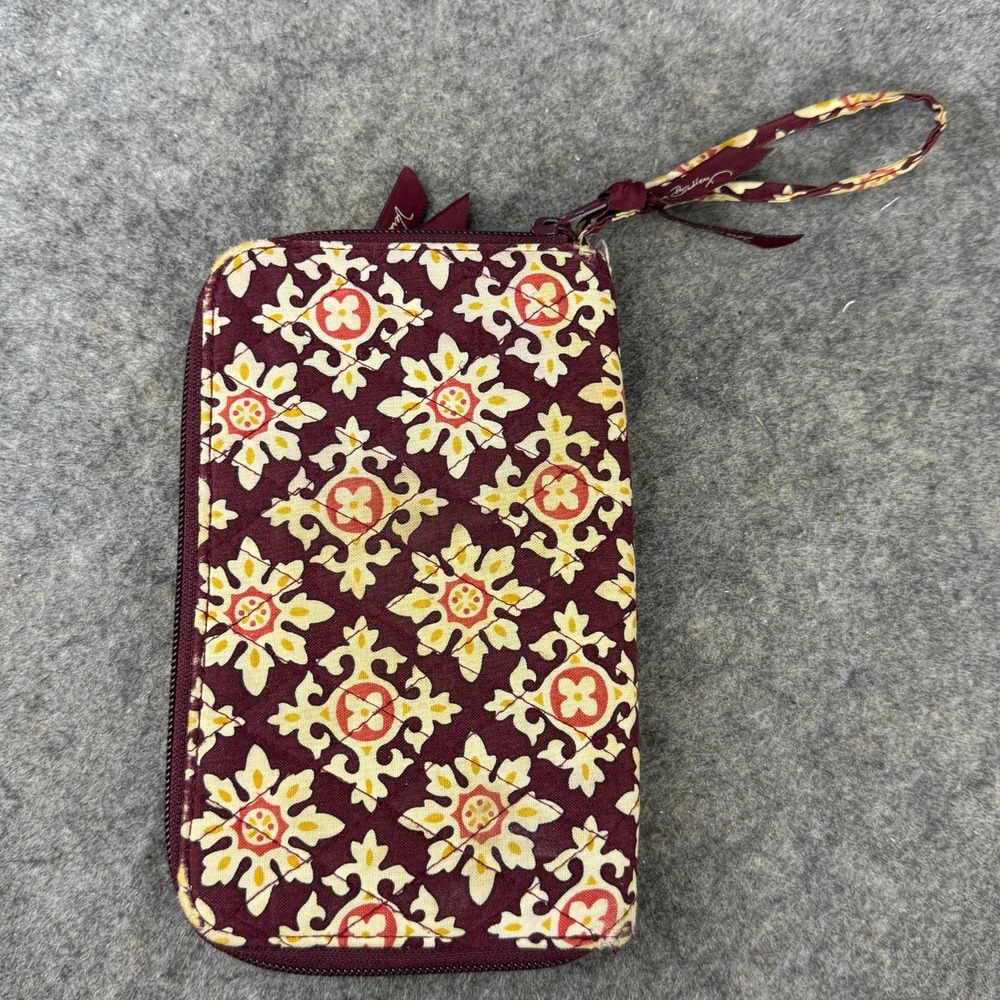 Vera Bradley Large Zip Travel Organizer Wallet Wristlet Medallion Print Quilted